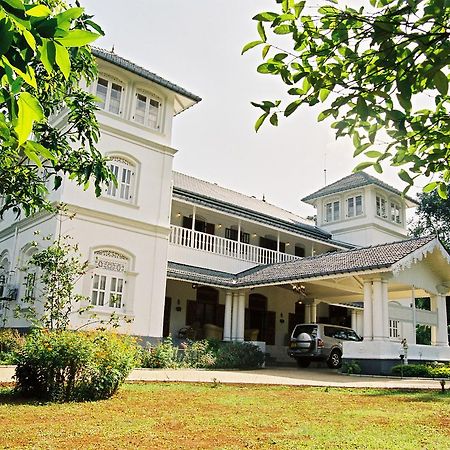 Manor House Hotell Embulpure Exteriör bild