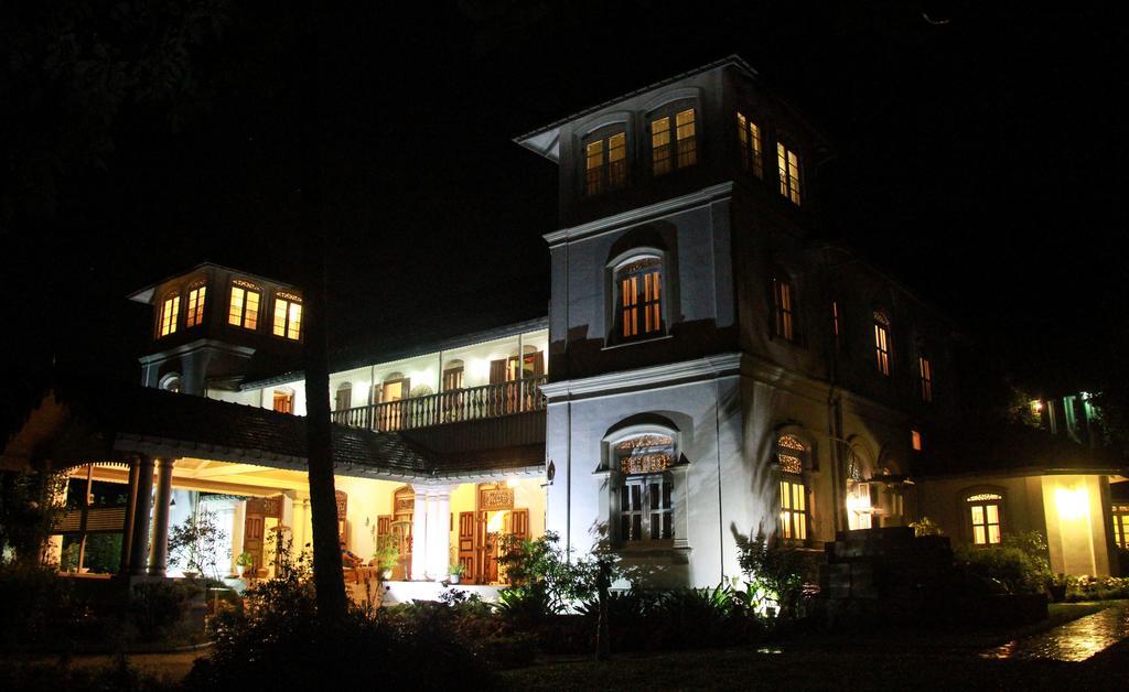 Manor House Hotell Embulpure Exteriör bild