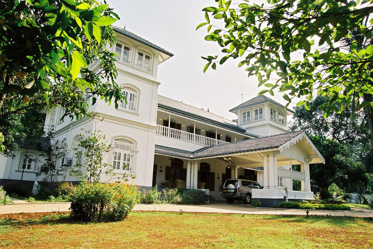 Manor House Hotell Embulpure Exteriör bild